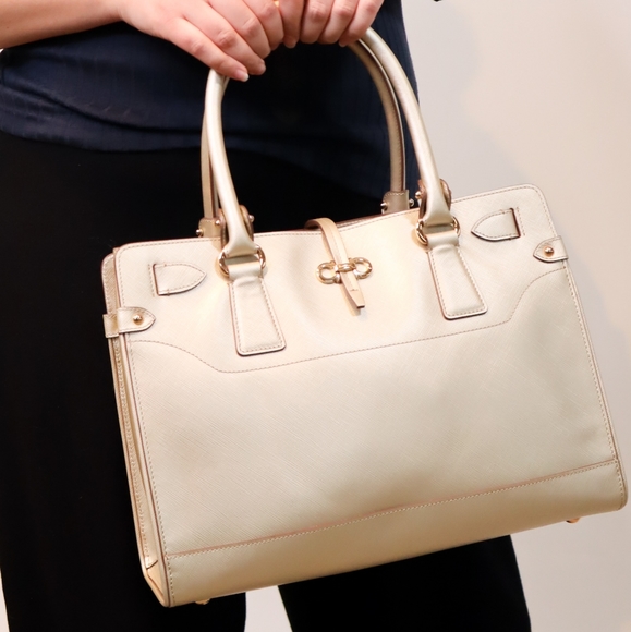 ☆SOLD☆ Ferragamo Gold Fancini Briana Handbag - Picture 8 of 8